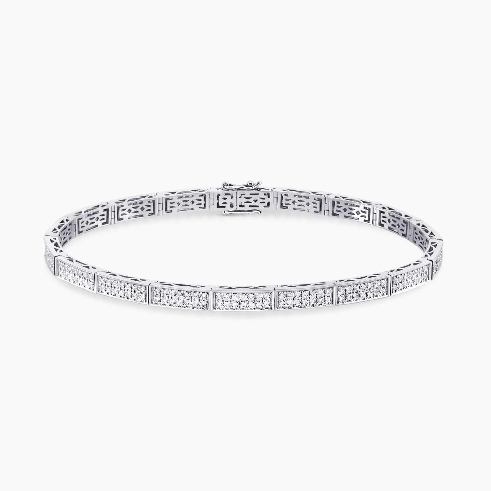 2.19Ct. Diamonds mounted in 14K White Gold Bracelet