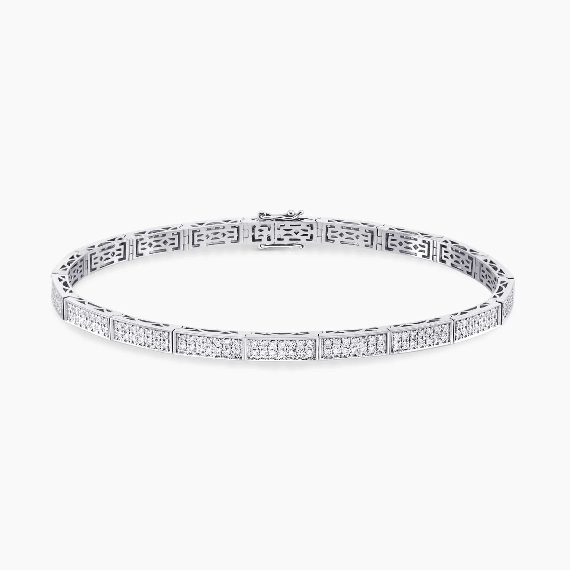 2.19Ct. Diamonds mounted in 14K White Gold Bracelet