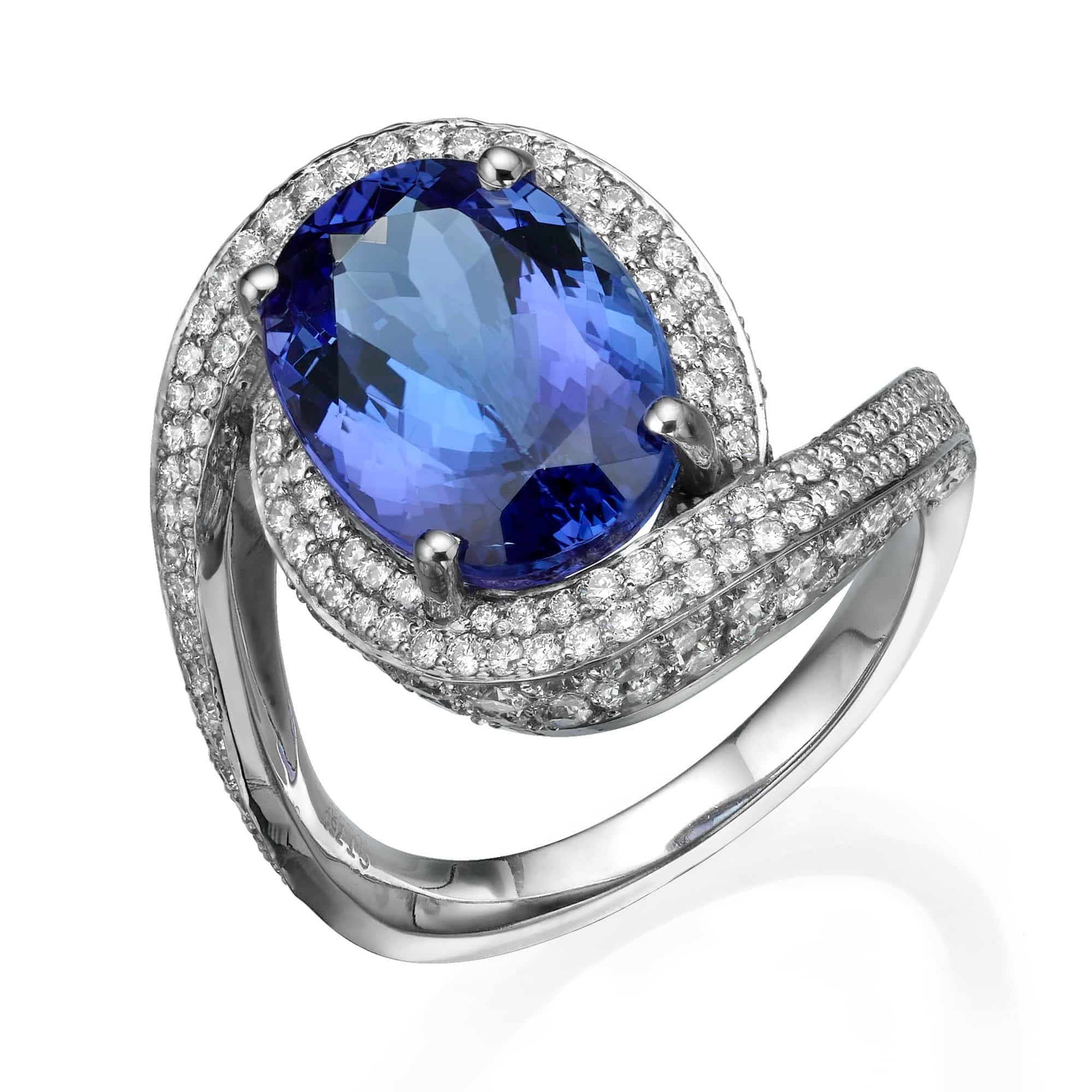 6.29Ct. Tanzanite Gem stone set with Round Cut Diamonds