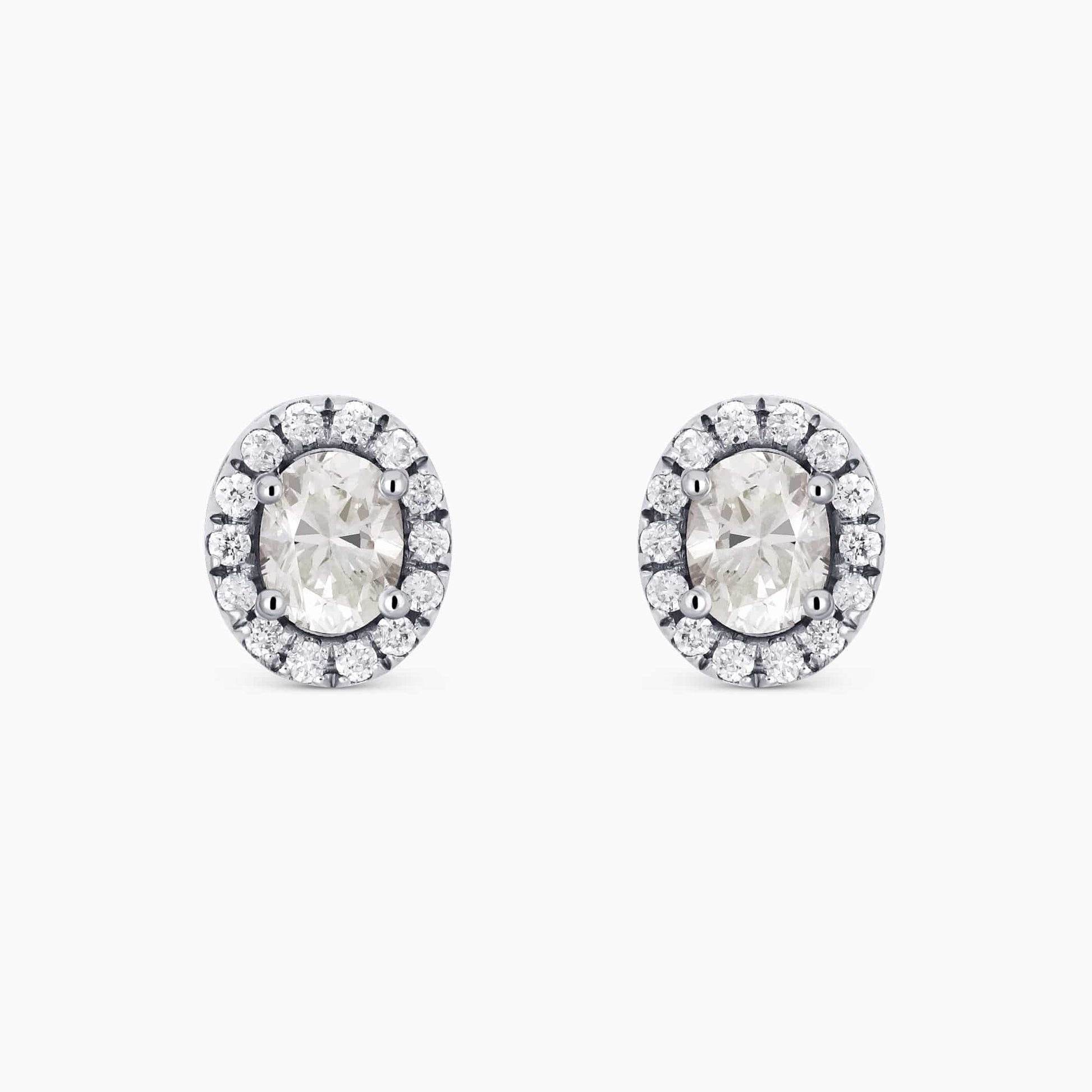 0.54Ct. Oval cut center Diamonds with 0.14Ct Diamond