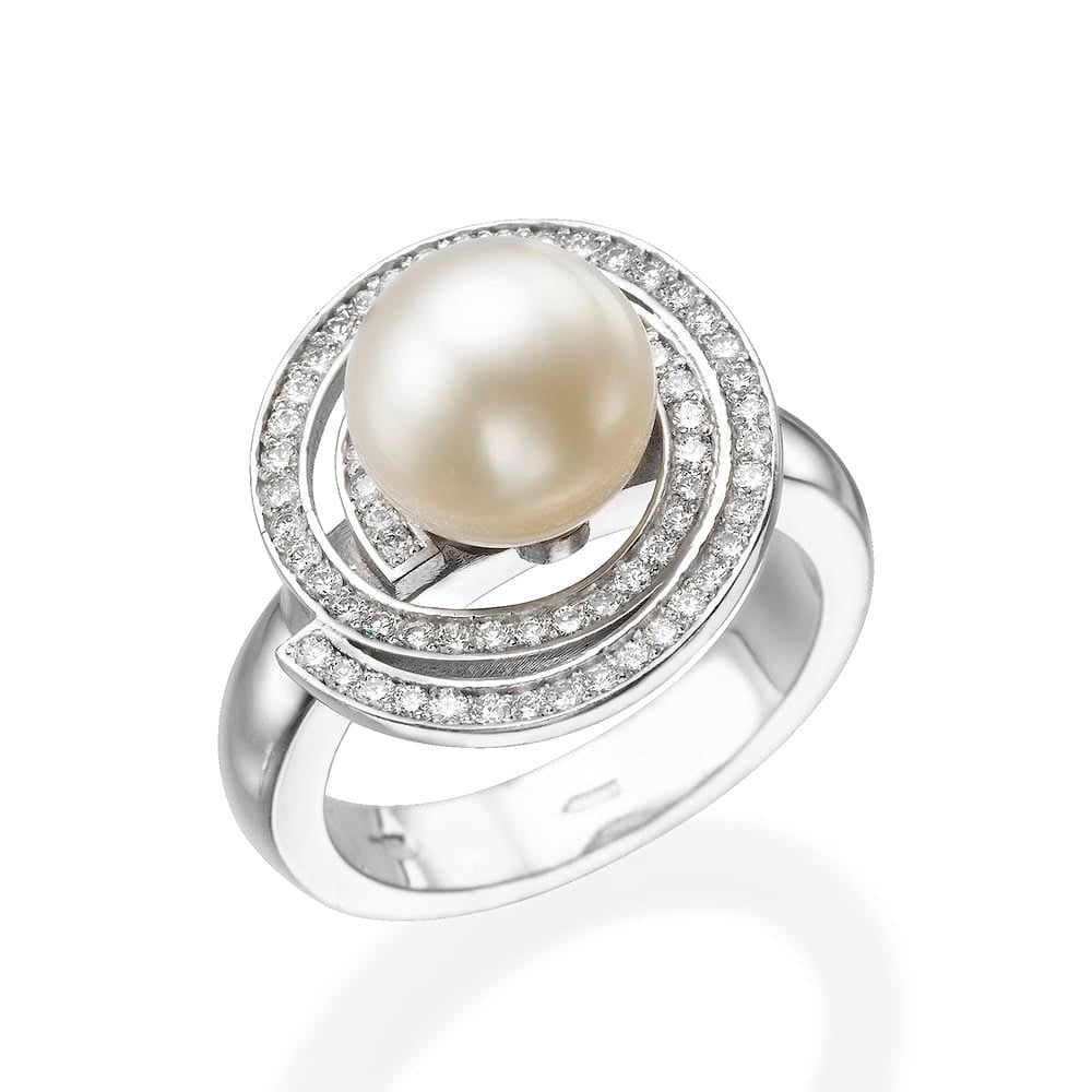 0.45Ct. Diamonds with a Gorgeous Pearl mounted in 14K Gold