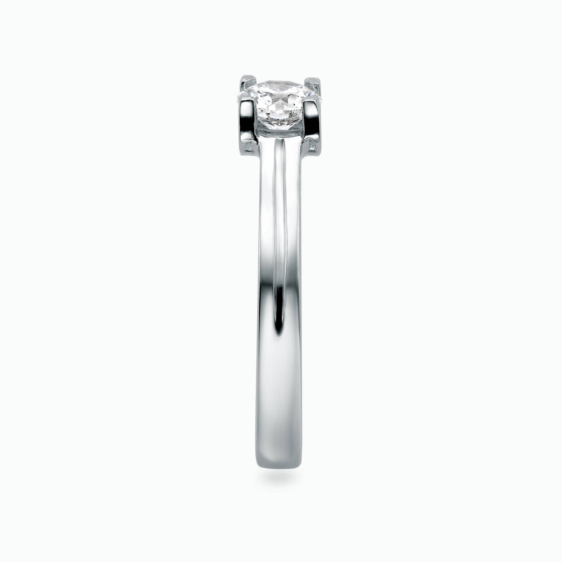 A ring, 14K gold, set with a center round cut diamond