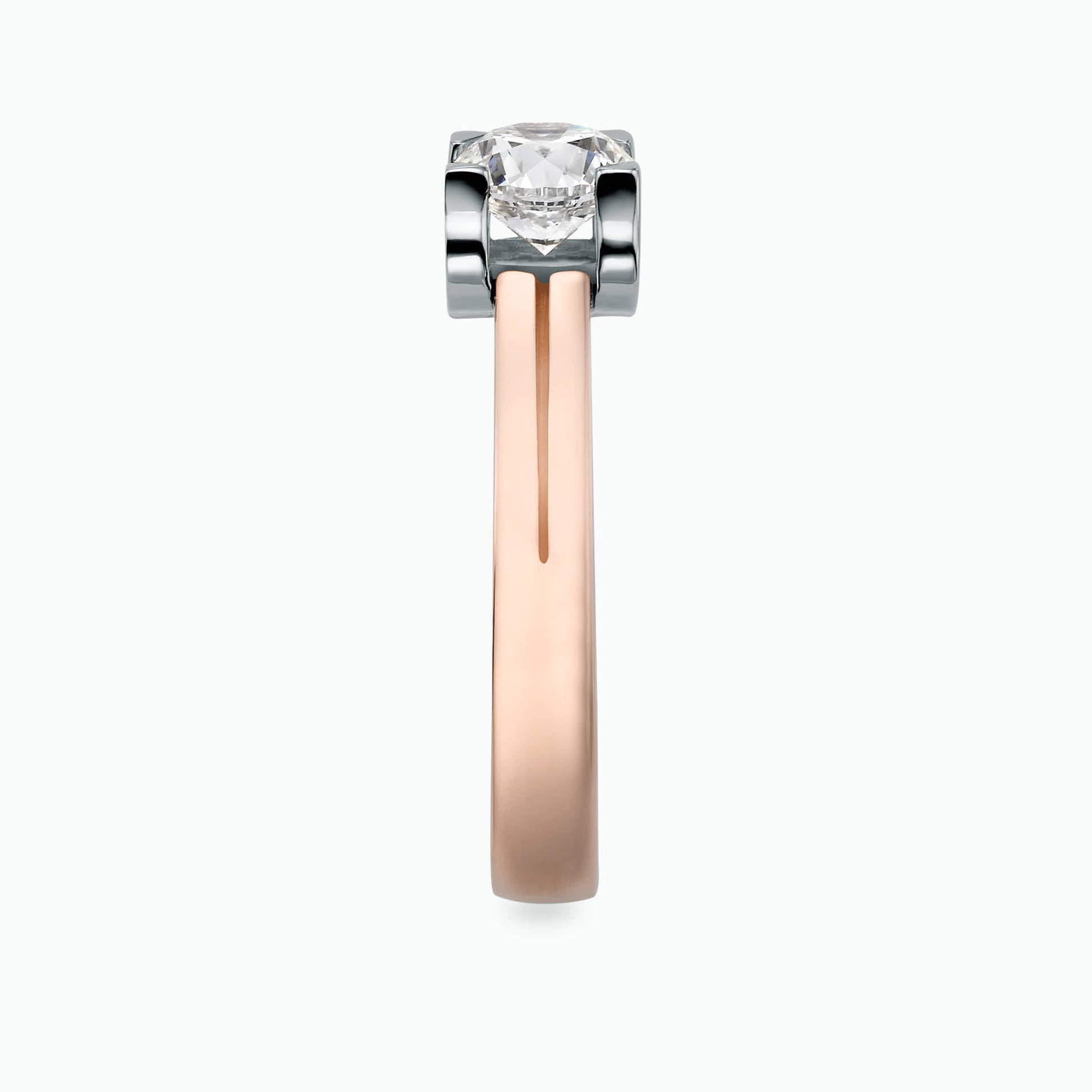 A ring, 14K gold, set with a center round cut diamond